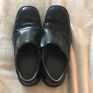 Men’s black slip on dress shoe size 7 1/2.